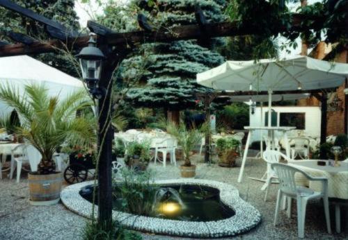 Hotel & Restaurant Bei Hoelzchen Hannover Exterior photo
